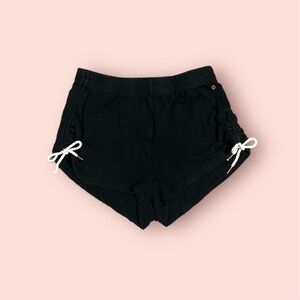 High waisted shorts w/ bows